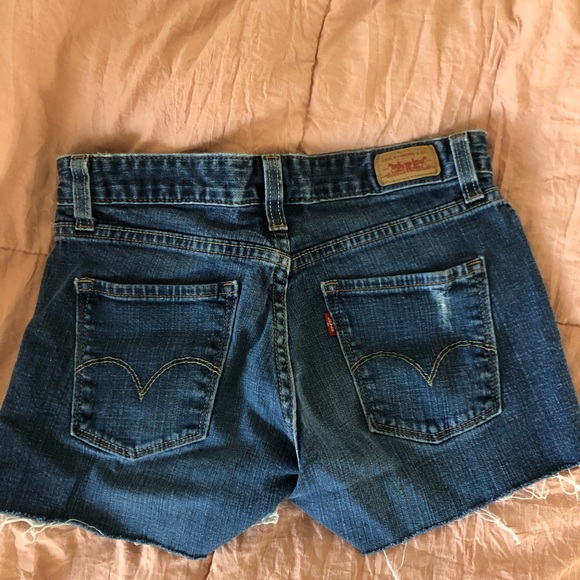 Distressed Levi’s 553 Cut-Off shorts - Picture 4 of 4